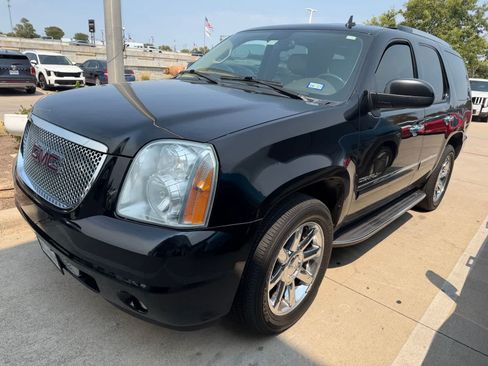 Used 2011 GMC Yukon Denali RWD image 1