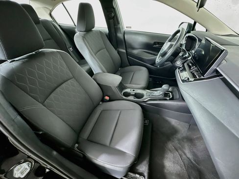 Used 2025 Toyota Corolla LE FWD image 29