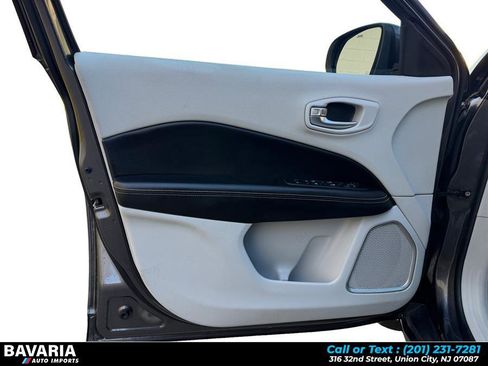 Used 2018 Jeep Compass Latitude w/ Popular Equipment Group image 11