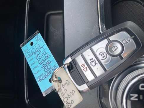 Used 2017 Ford Fusion SE w/ Fusion SE Technology Package image 33