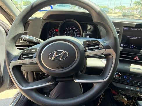 Used 2022 Hyundai Elantra SEL w/ Cargo Package FWD image 6