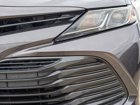 Used 2018 Toyota Camry LE image 5