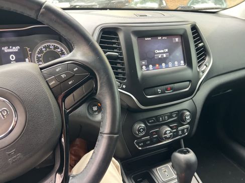 Used 2019 Jeep Cherokee Latitude Plus image 20