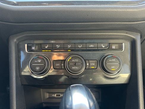 Used 2019 Volkswagen Tiguan SE w/ Panoramic Sunroof Package image 18