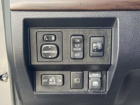 Used 2018 Toyota Tundra Limited AWD/4WD image 28