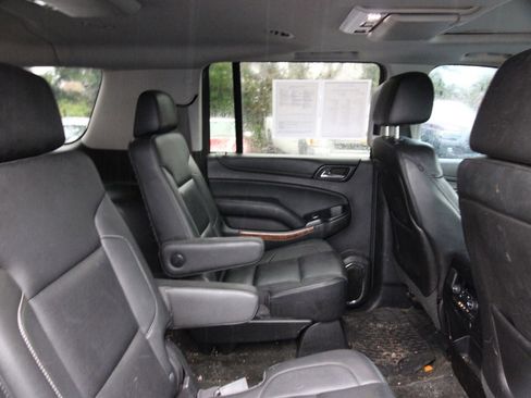 Used 2015 Chevrolet Suburban LTZ image 21