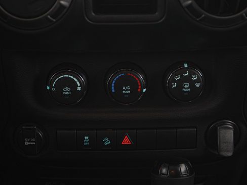 Used 2013 Jeep Wrangler Unlimited Sport image 18