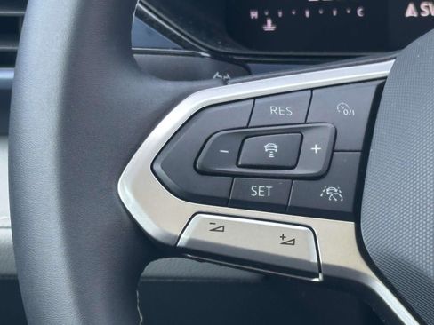 Used 2024 Volkswagen Taos SE image 23