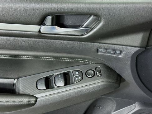 Certified 2019 Nissan Altima 2.0 Platinum FWD image 25