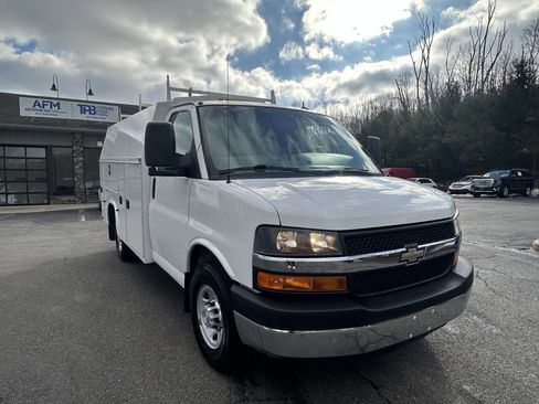 Used 2015 Chevrolet Express 3500 image 32