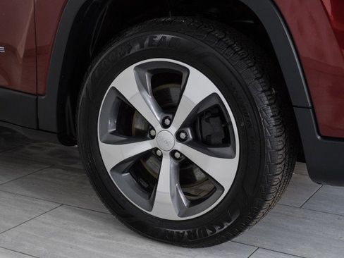 Used 2019 Jeep Cherokee Limited image 51