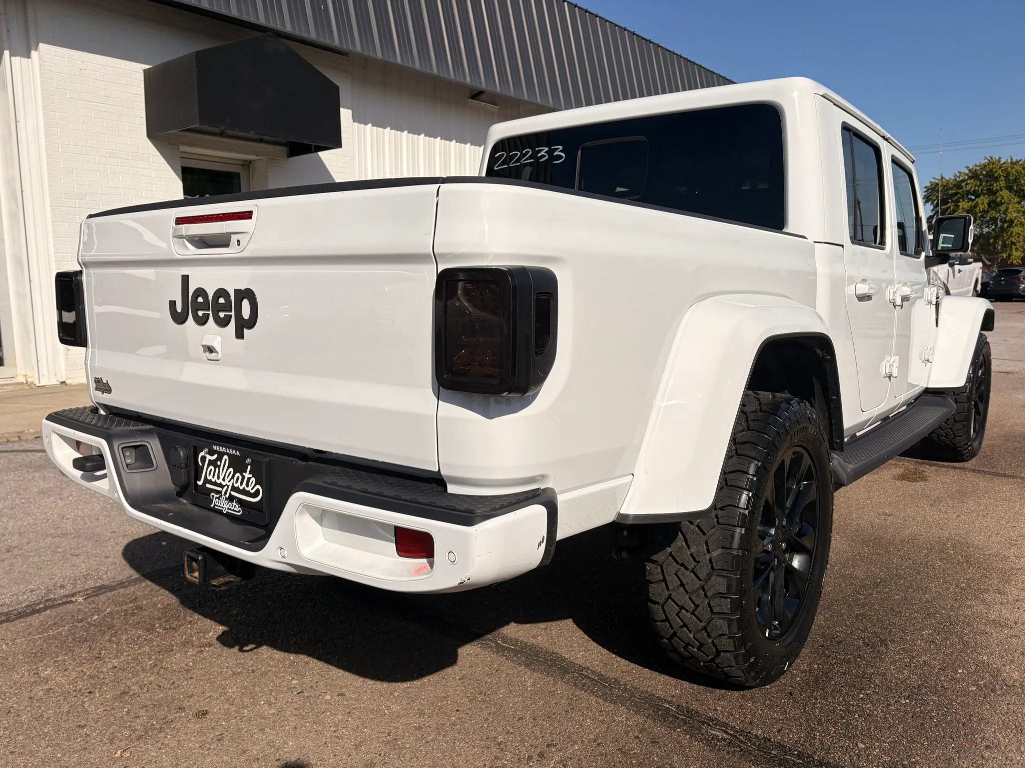 Used 2023 Jeep Gladiator Overland AWD/4WD image 7