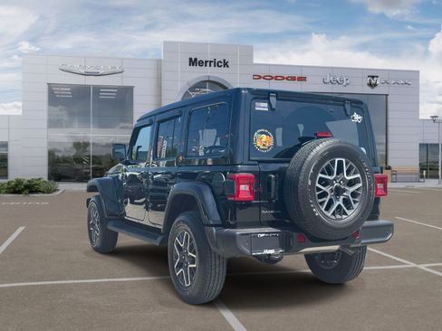 Used 2026 Jeep Wrangler Unlimited Sahara w/ Safety Group AWD/4WD image 8