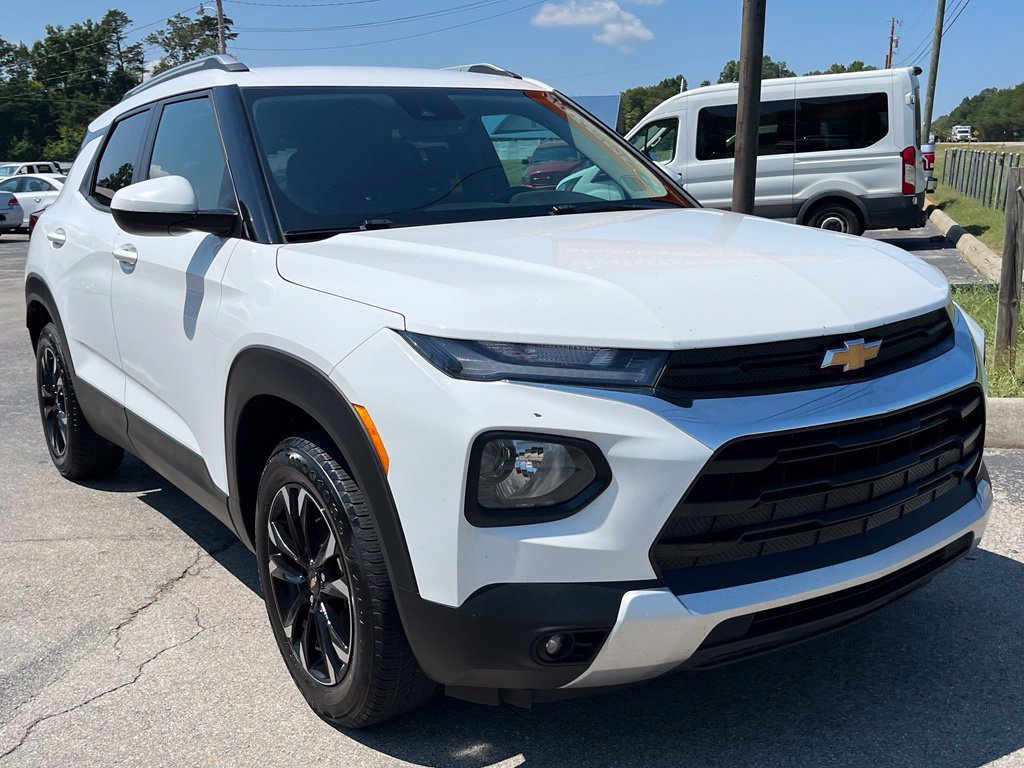 Used 2023 Chevrolet TrailBlazer LT AWD/4WD image 2