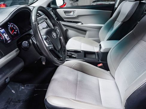 Used 2017 Toyota Camry SE FWD image 19