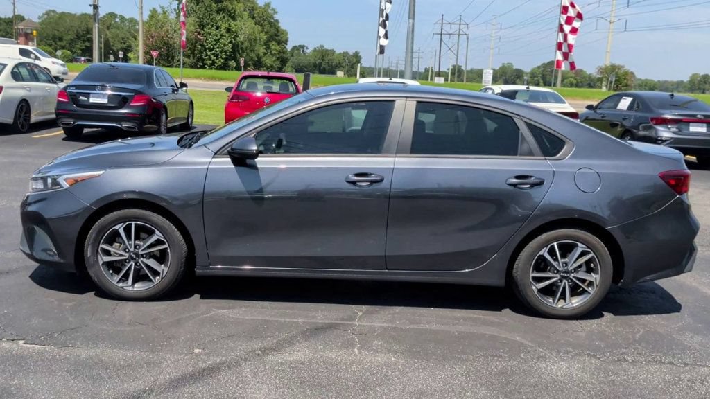 Used 2022 Kia Forte LXS w/ LXS Technology Package FWD image 5