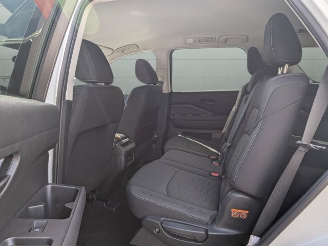 Certified 2025 Nissan Pathfinder S FWD image 28