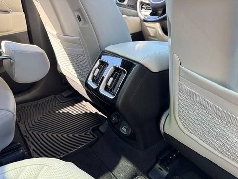Used 2025 Kia Sorento SX Prestige AWD/4WD image 21