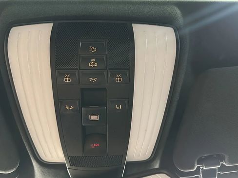 Used 2016 Mercedes-Benz E 400 4MATIC Sedan image 26