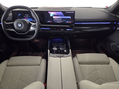 Used 2025 BMW 530i w/ Premium Package RWD image 27