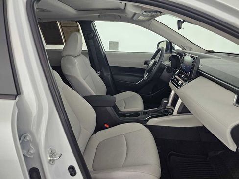 Used 2022 Toyota Corolla Cross LE w/ Moonroof Package FWD image 10