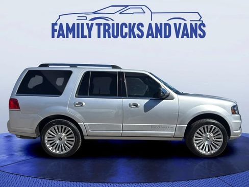 Used 2017 Lincoln Navigator Select AWD/4WD image 6