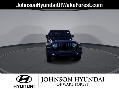 Used 2020 Jeep Gladiator Sport w/ Quick Order Package 24S AWD/4WD image 3