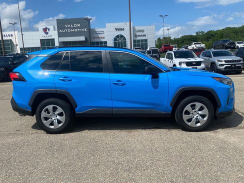 Used 2020 Toyota RAV4 LE FWD image 7