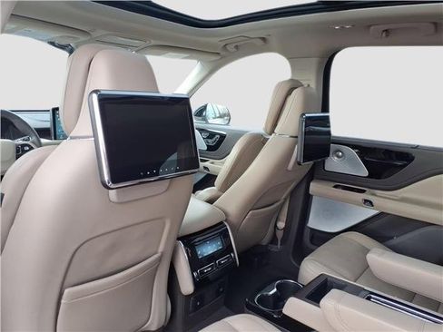 Used 2022 Lincoln Aviator Reserve w/ Equipment Group 201A image 9