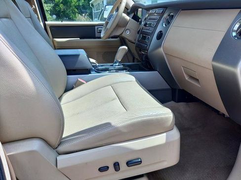 Used 2014 Ford Explorer XLT w/ Equipment Group 202A AWD/4WD image 19