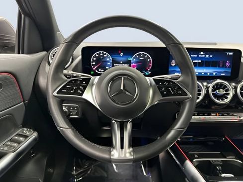 Used 2026 Mercedes-Benz GLA 250 4MATIC image 16