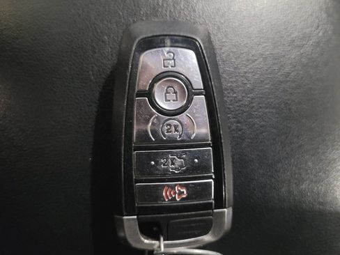 Used 2019 Ford Edge Titanium AWD/4WD image 32