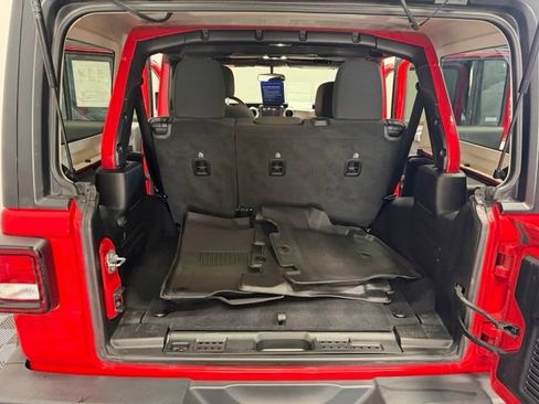 Used 2020 Jeep Wrangler Unlimited Sahara AWD/4WD image 30