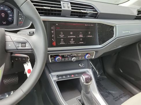 New 2025 Audi Q3 2.0T Premium image 24