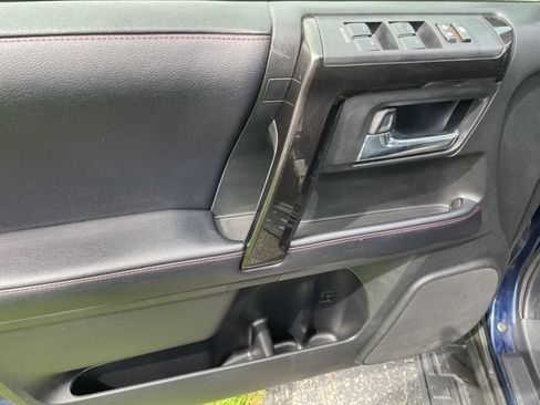 Used 2019 Toyota 4Runner TRD Off-Road Premium AWD/4WD image 20