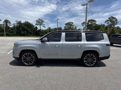Used 2022 Jeep Grand Wagoneer Series III w/ Rear Seat Video Group 1 AWD/4WD image 6
