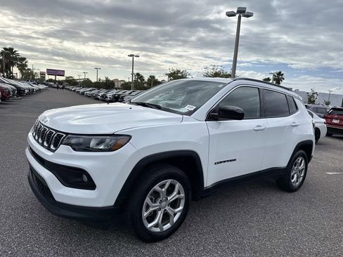 Used 2024 Jeep Compass Latitude AWD/4WD image 8