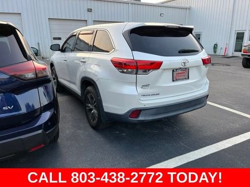 Used 2019 Toyota Highlander LE FWD image 3
