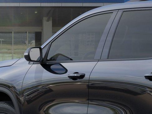 New 2026 Chevrolet Traverse LT w/ Midnight/Sport Edition FWD image 12