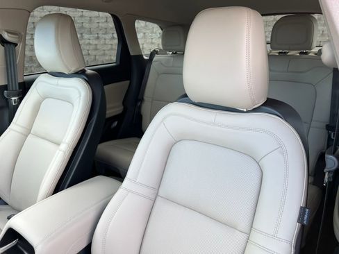 New 2026 Lincoln Corsair Premiere image 10