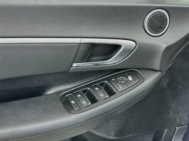 Used 2023 Hyundai Sonata SEL w/ Convenience Package FWD image 10