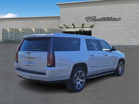 Used 2016 Cadillac Escalade ESV Luxury image 4