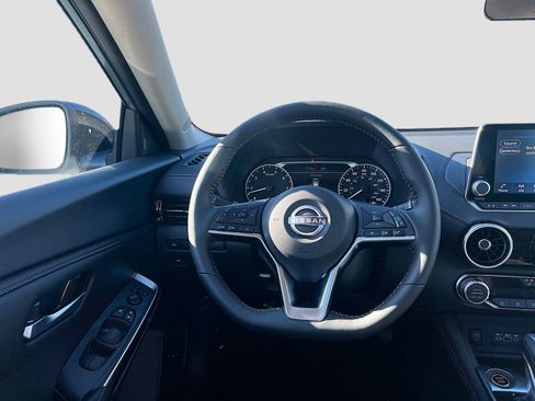 Used 2025 Nissan Sentra SR w/ SR Premium Package image 23