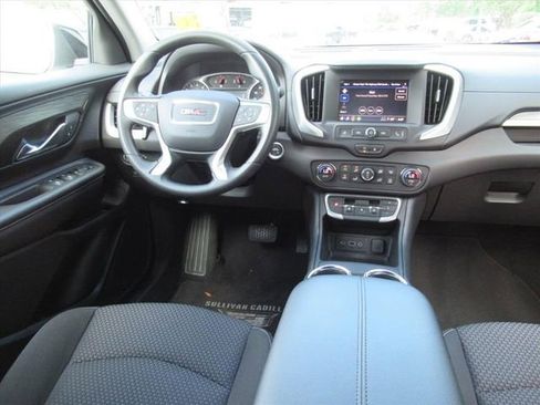 Used 2024 GMC Terrain SLE w/ Driver Convenience Package FWD image 13