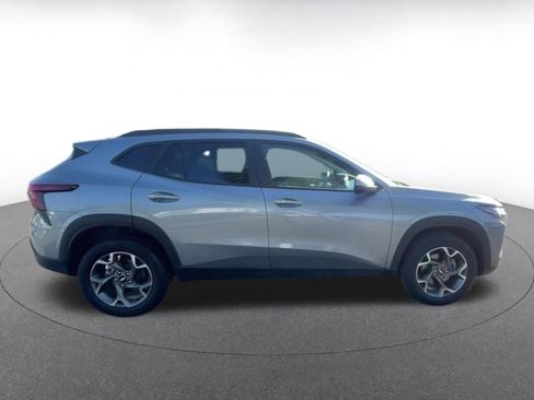 Used 2025 Chevrolet Trax LT w/ LT Convenience Package FWD image 16
