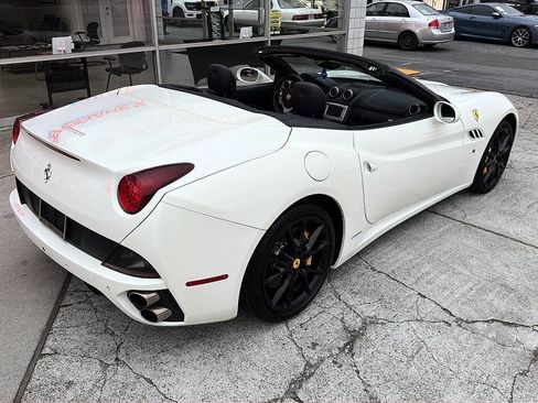 Used 2012 Ferrari California RWD image 26
