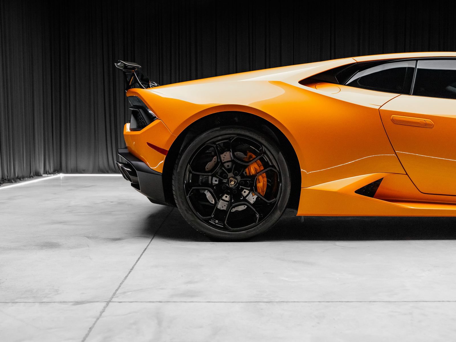 Used 2018 Lamborghini Huracan LP 580-2 RWD image 32