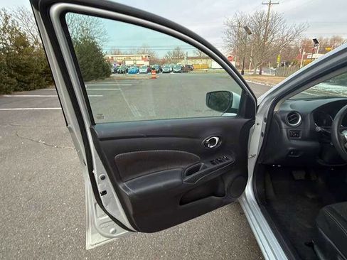 Used 2018 Nissan Versa SV image 16