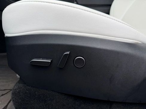 Used 2023 Tesla Model Y 2WD image 20