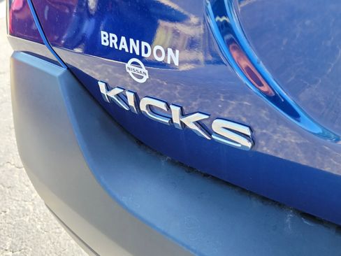 Used 2018 Nissan Kicks SV FWD image 9